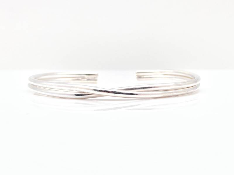 Criss Cross Sterling Silber Armreif - Wire Wrapped von HandandMindSilver