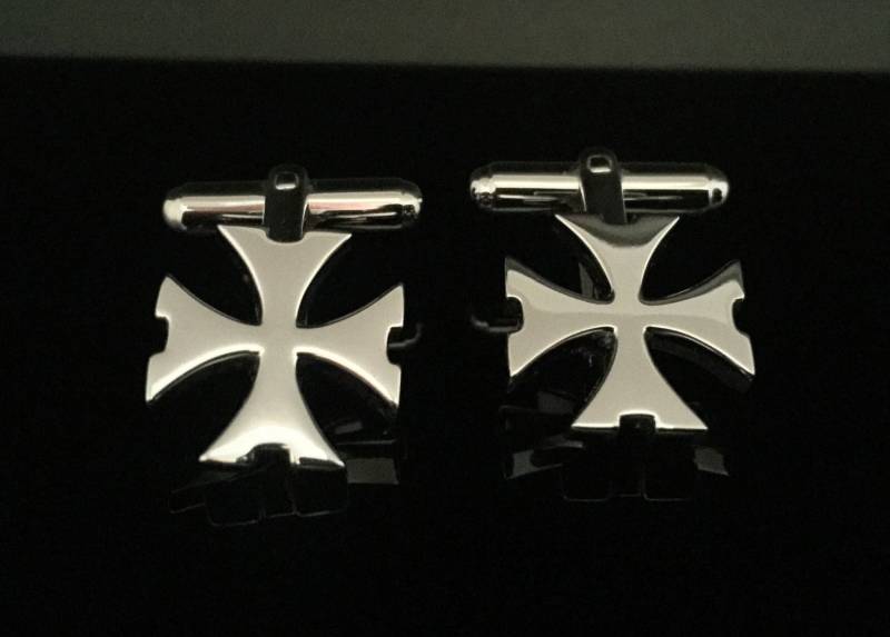 Eisen Kreuz Manschettenknöpfe // Sterling Silber Malteserkreuz Design Mit Scharnier Nicht Anlaufendes Finish von HandandMindSilver