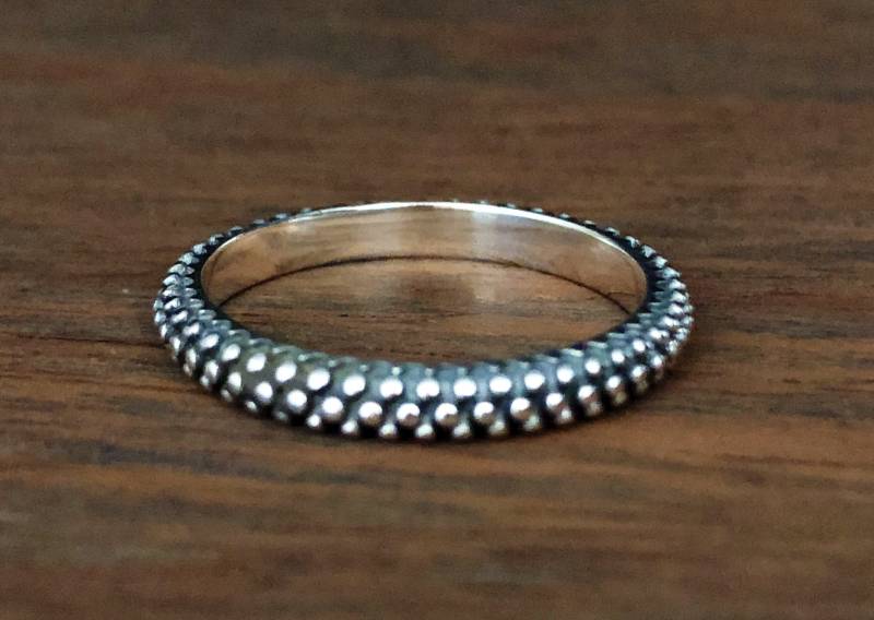 Bandring Mit Perlen Aus Oxidiertem Sterlingsilber - 3 Mm von HandandMindSilver