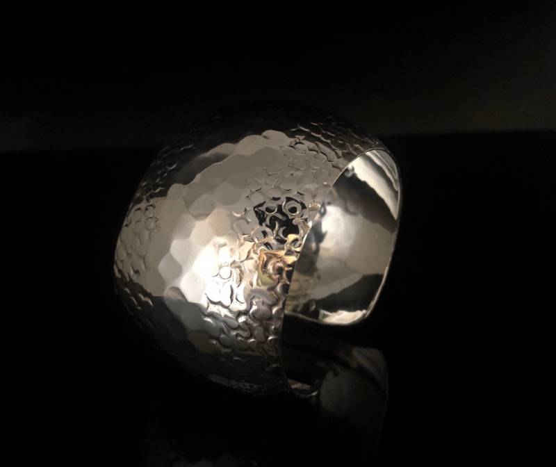 Strukturierte Sterling Silber Dome Manschette - Größe 6, 5 von HandandMindSilver