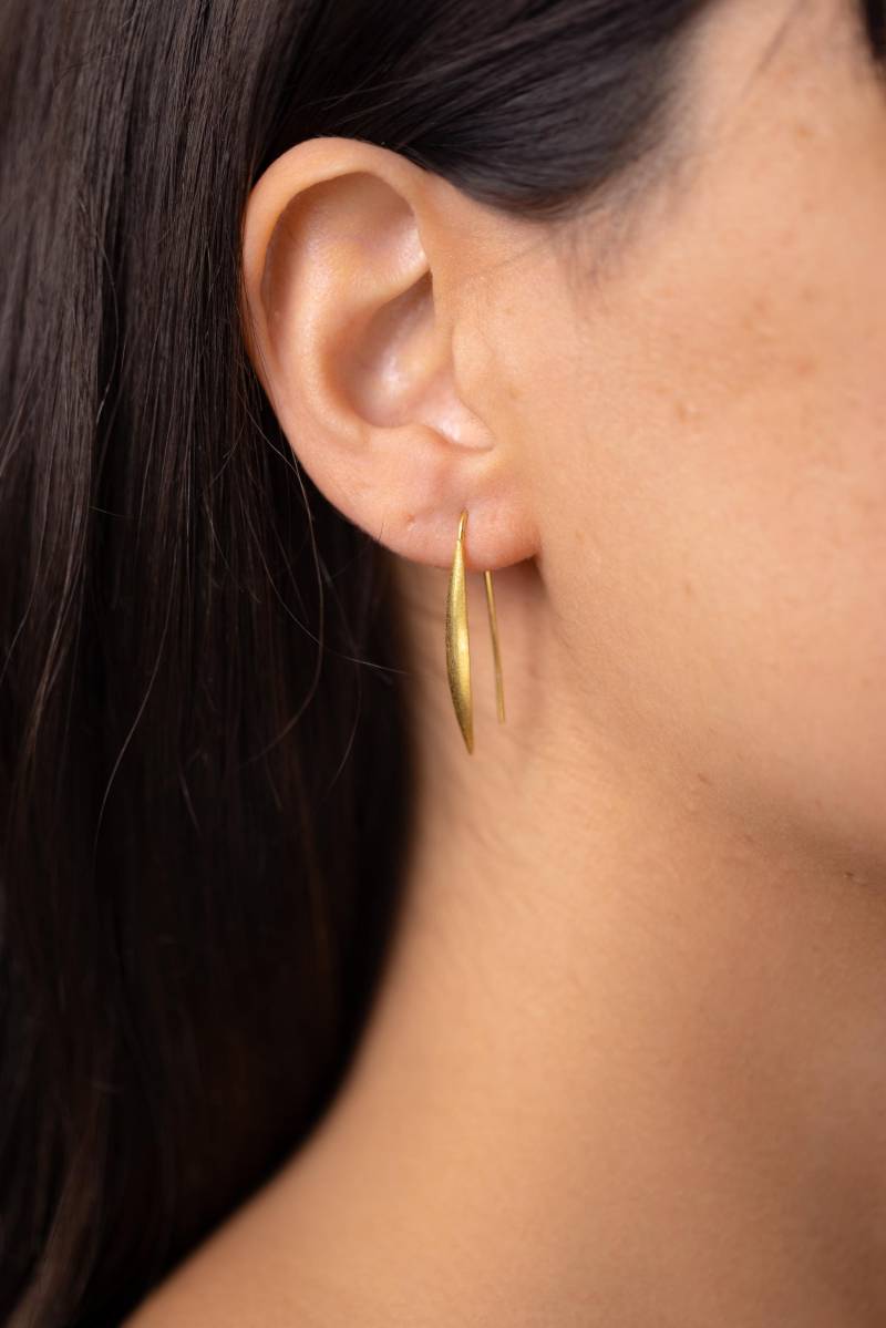 Matte Blatt Ohrringe - Handgefertigtes 14K Vergoldetes Sterlingsilber von HandandSilver