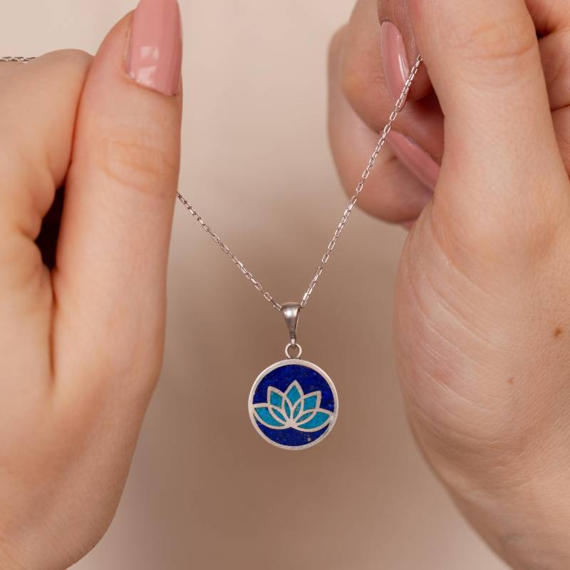 sterling Silber Lapis Lazuli Lotus Halskette - Boho Edelstein Anhänger von HandandSilver