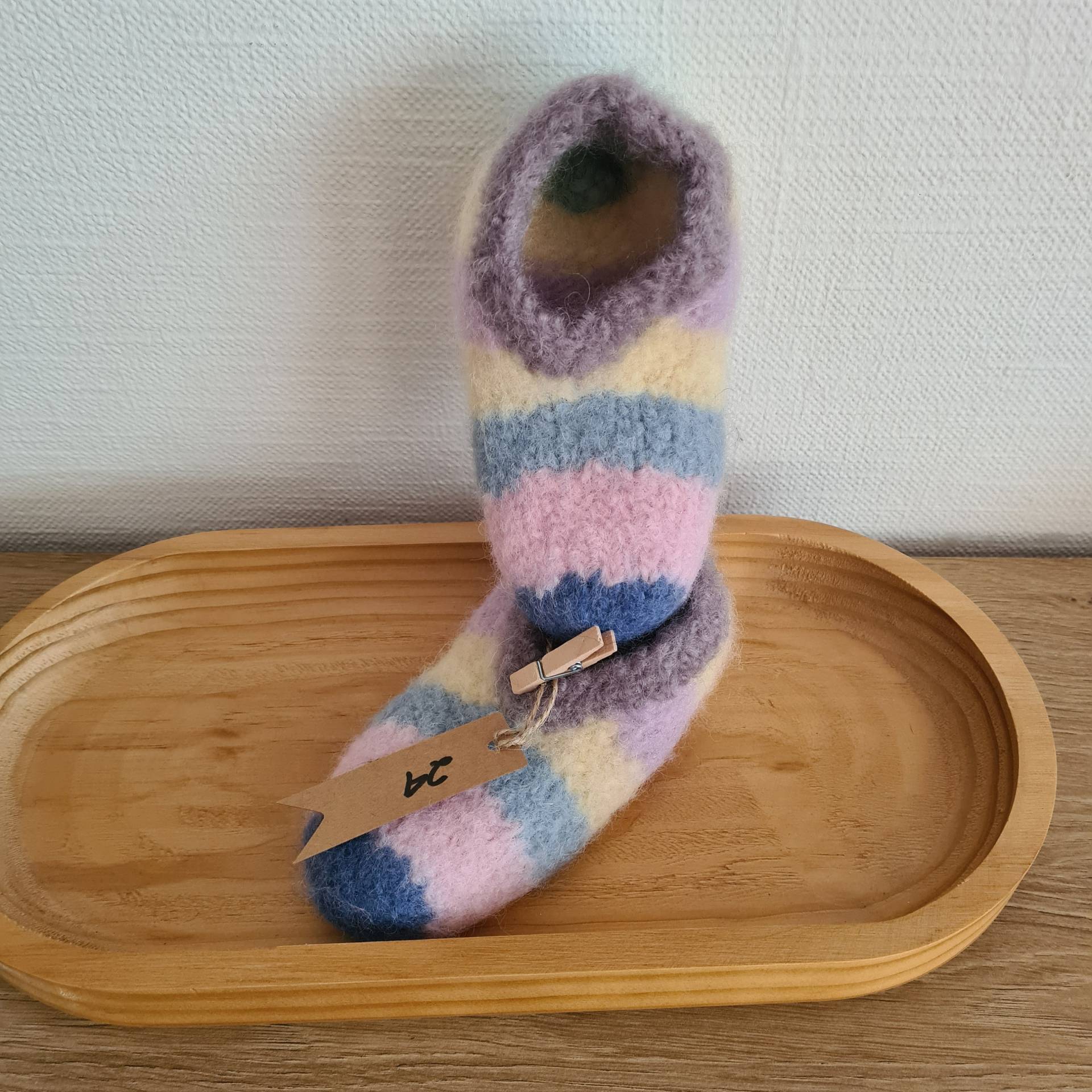 Filzpantoffel, Größe 24, Bunt Gestreift Filzpantoffel, Größe 24, Bunt Gestreift von HandarbeitenShop