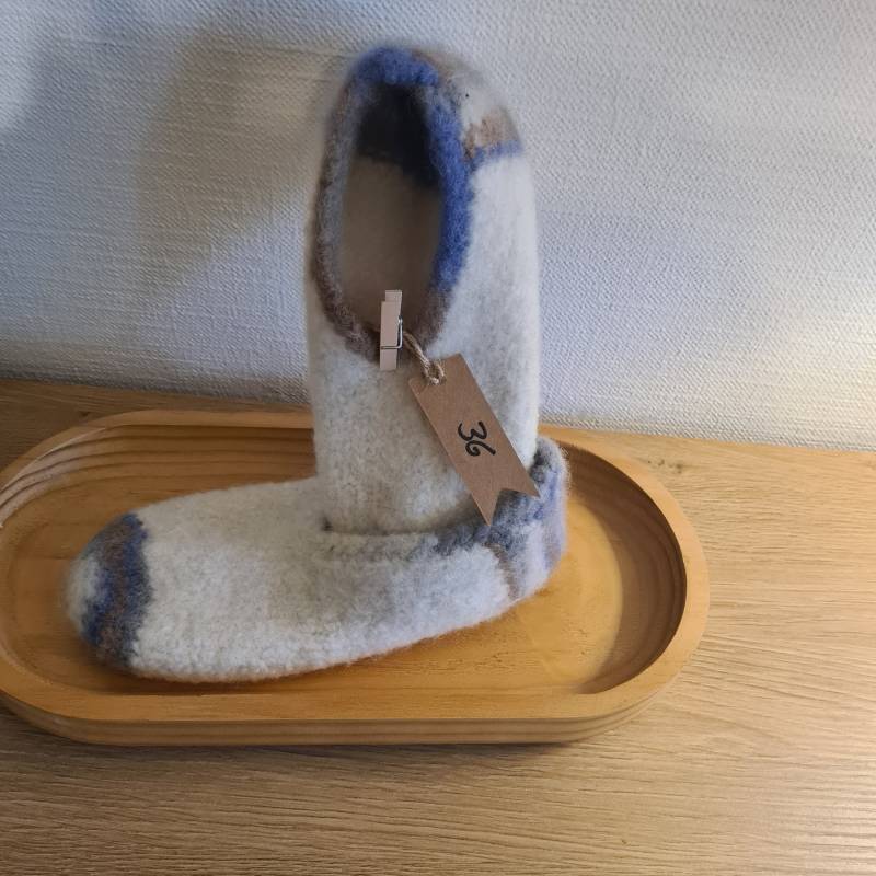 Filzpantoffel, Größe 36, Wollweiß, Kappe Und Ferse Meliert Filzpantoffel, Größe 36, Wollweiß, Kappe Und Ferse Meliert von HandarbeitenShop