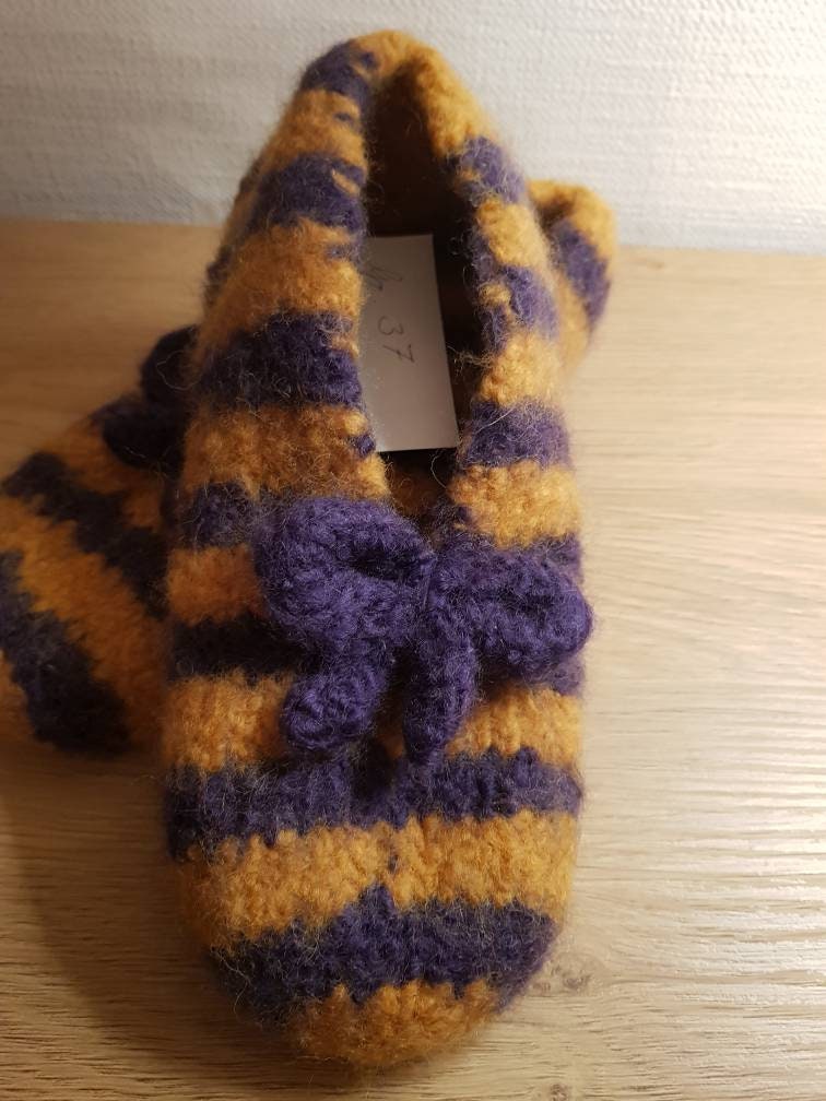 Filzpantoffel, Größe 37, Curry-Lila Gestreift Mit Schleife Filzpantoffel, Größe 37, Curry-Lila Gestreift Mit Schleife von HandarbeitenShop