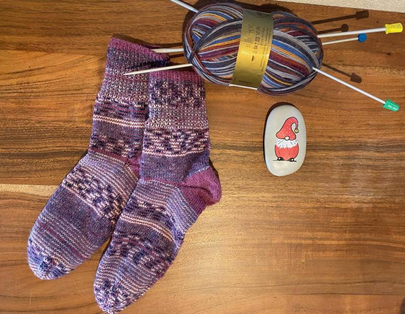 Handgestrickte Kunterbunte Socken Größe 38/39 Handgestrickte Kunterbunte Socken Größe 38/39 von Handarbeitskoerble