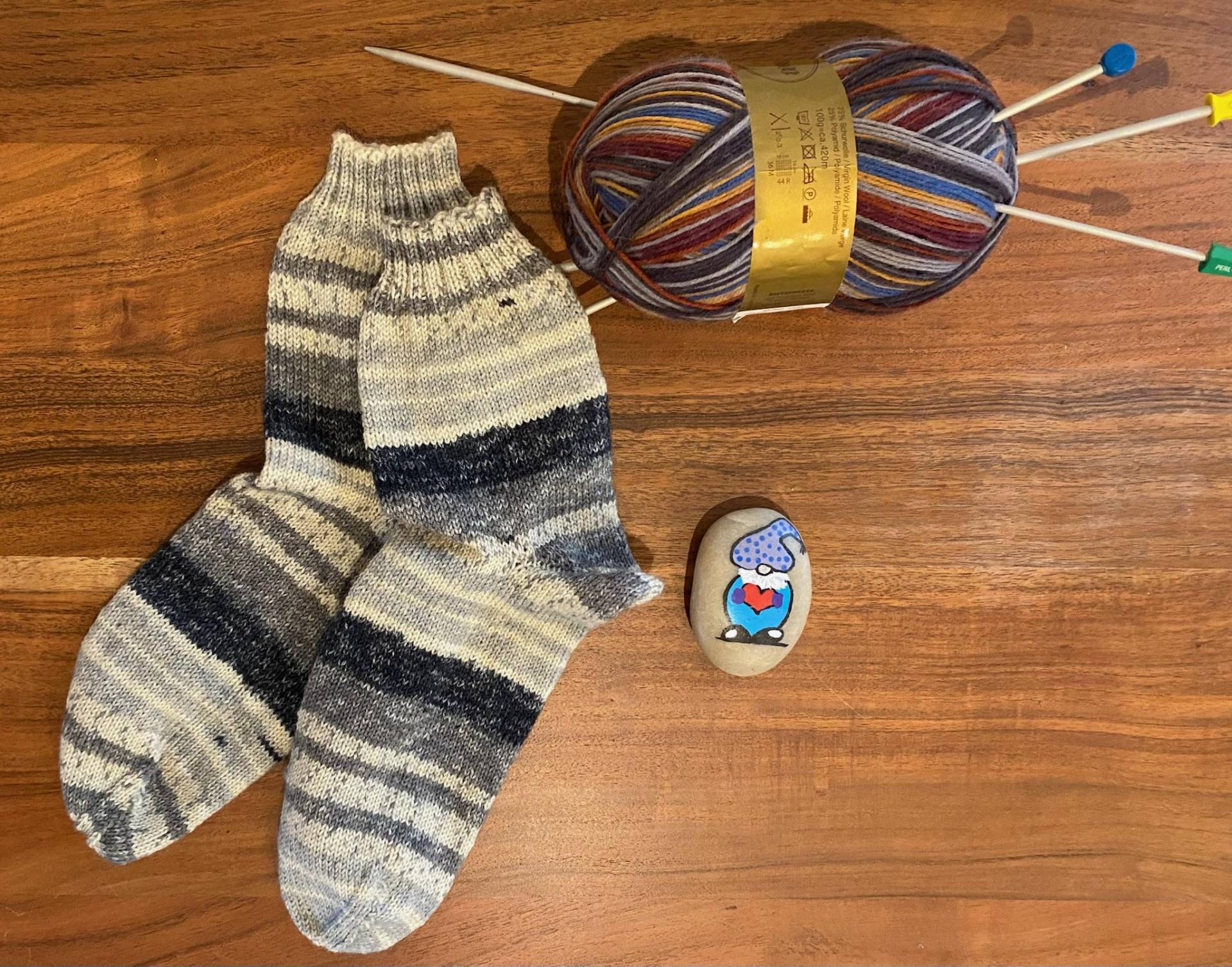 Handgestrickte Kunterbunte Socken Größe 43/44 Handgestrickte Kunterbunte Socken Größe 43/44 von Handarbeitskoerble