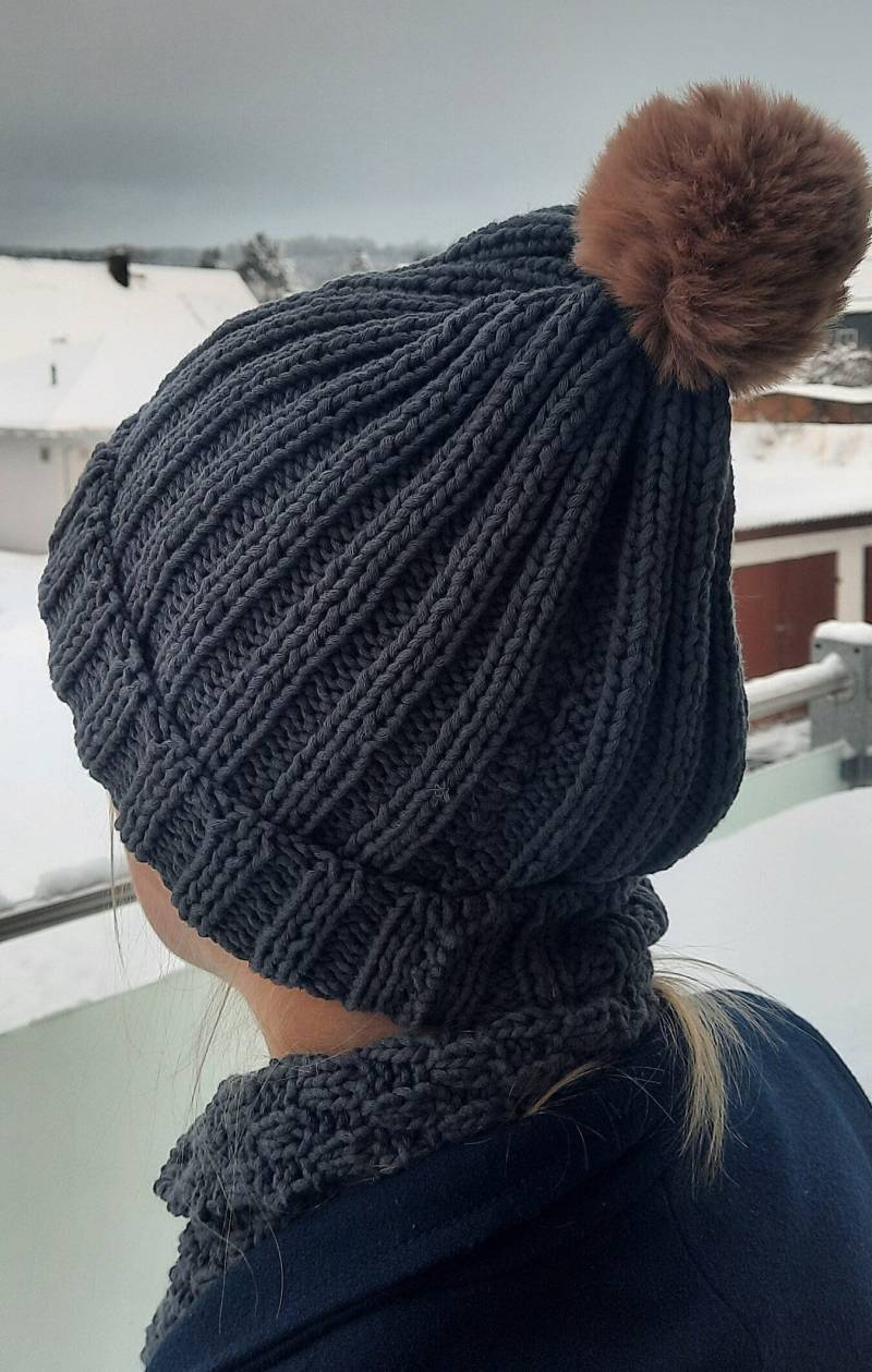 Bommel-Mütze Grau | Bommel Abnehmbar Bommel-Mütze Grau | Bommel Abnehmbar von Handarbeitsscheune