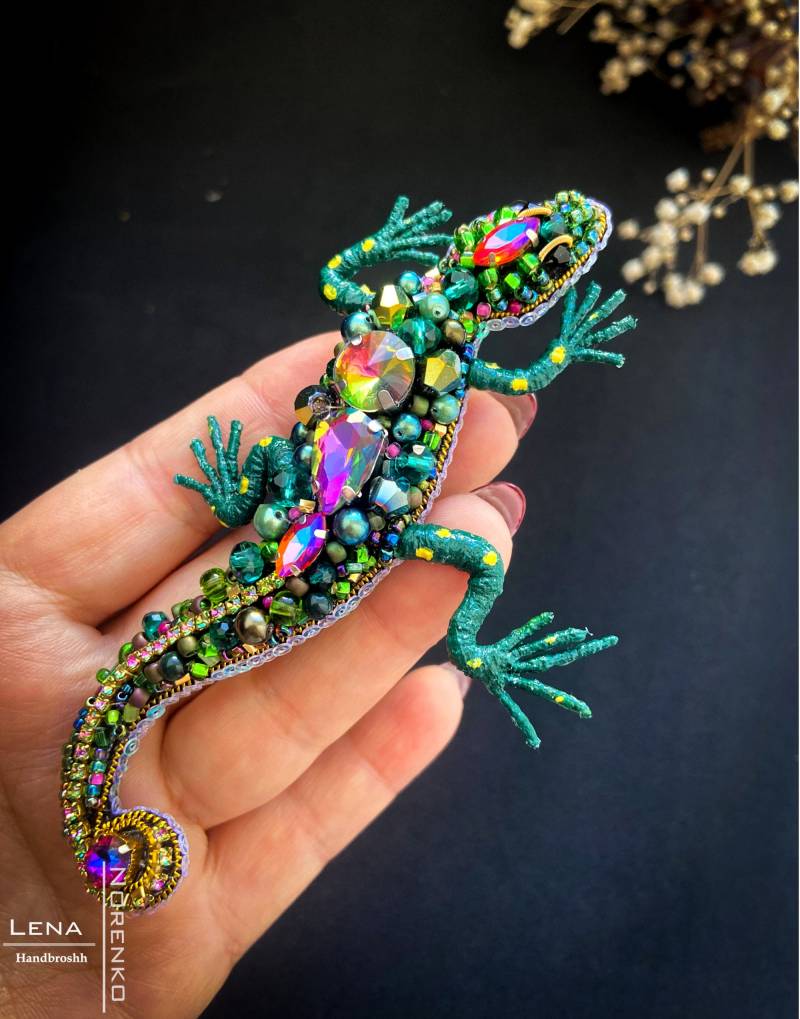 Grüne Reptil Schmuck Perlen Eidechse Brosche Pin Handgemachte Salamander Vintage Stil Geschenk Für Oma Zum Muttertag Made in Ukraine von Handbroochh