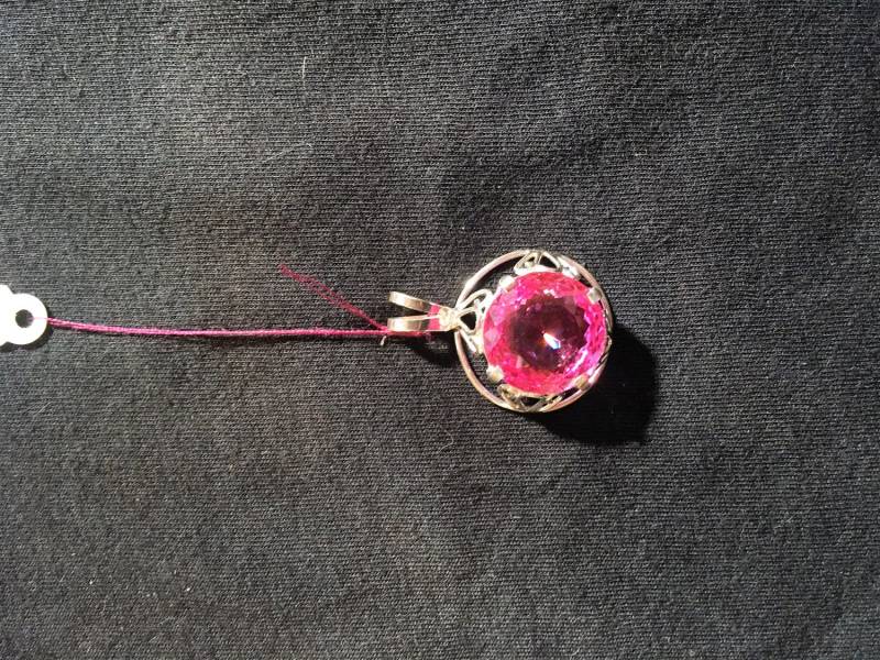 Rosa Topas Anhänger in Sterling Silber Gesetzt. Kostenlose Silberkette Mit Kauf Rosa Topas Anhänger in Sterling Silber Gesetzt. Kostenlose Silberkette Mit Kauf von Handcandee