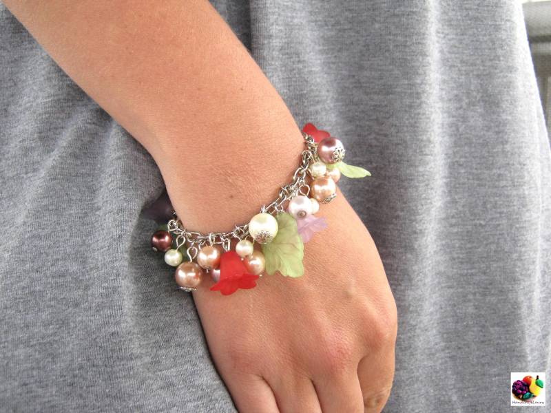 Lila-Rotes Blumenblatt - Und Perlencluster-Kettenarmband von HandcraftLaury
