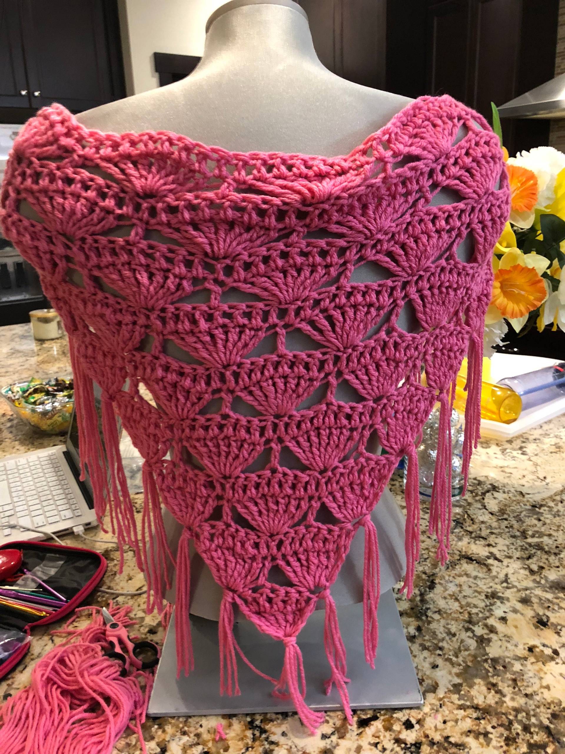 Gehäkelte Damenschal von HandcraftdLuv