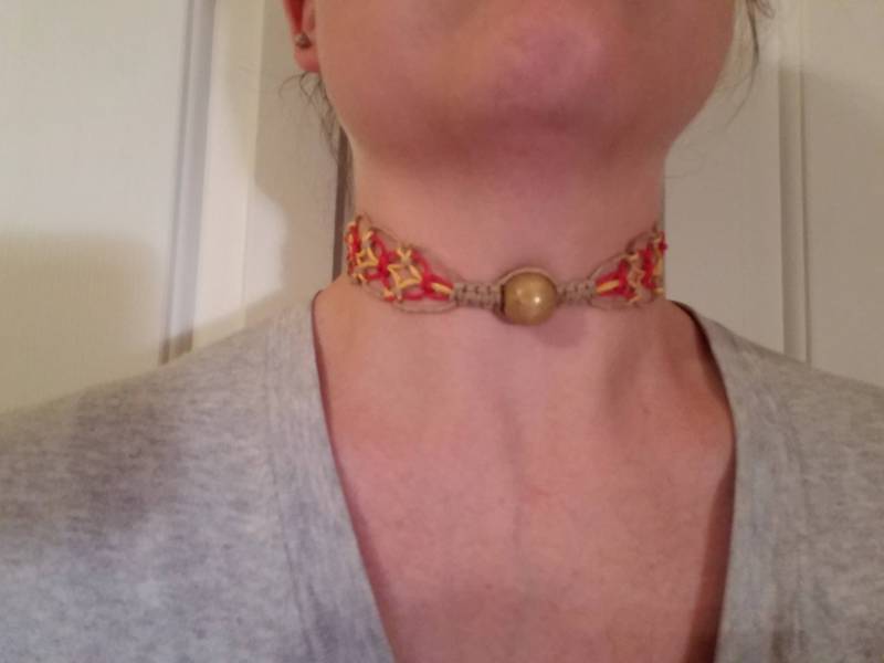 Breite Hanf Halsband Mit Mitte Perle von HandcraftedByBarbJ