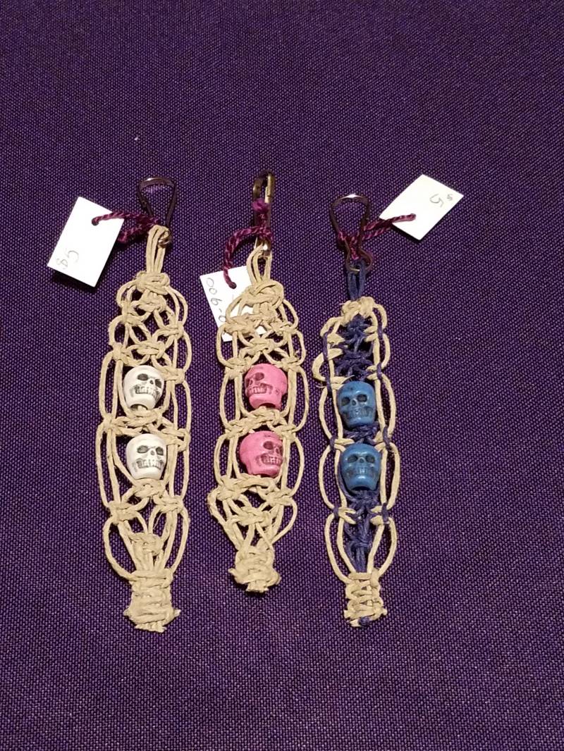 Schlüsselanhänger Mit Totenköpfen Im Lanyard-Clip-stil von HandcraftedByBarbJ