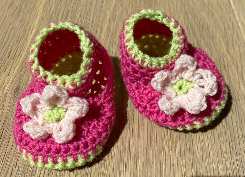 Pink Crocheted Newborn Baby Booties Pink Crocheted Newborn Baby Booties von HandcraftedByJaneB