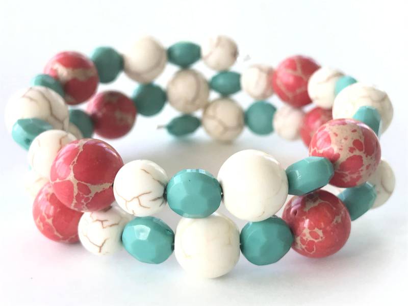 Howlite Jaspis Memory Wire Armband Doppelgewickelter Perlenarmreif von HandcraftedByNite