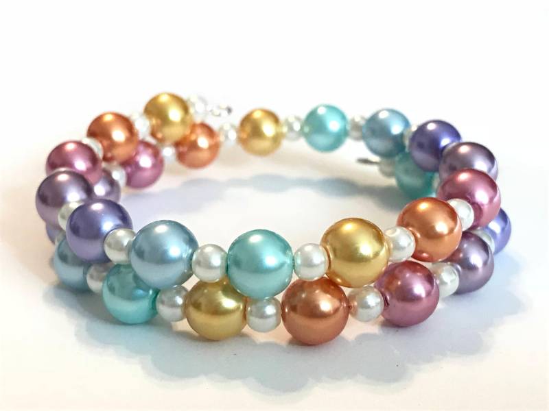 Pastell Regenbogen Perle Perlen Memory Wire Armband von HandcraftedByNite