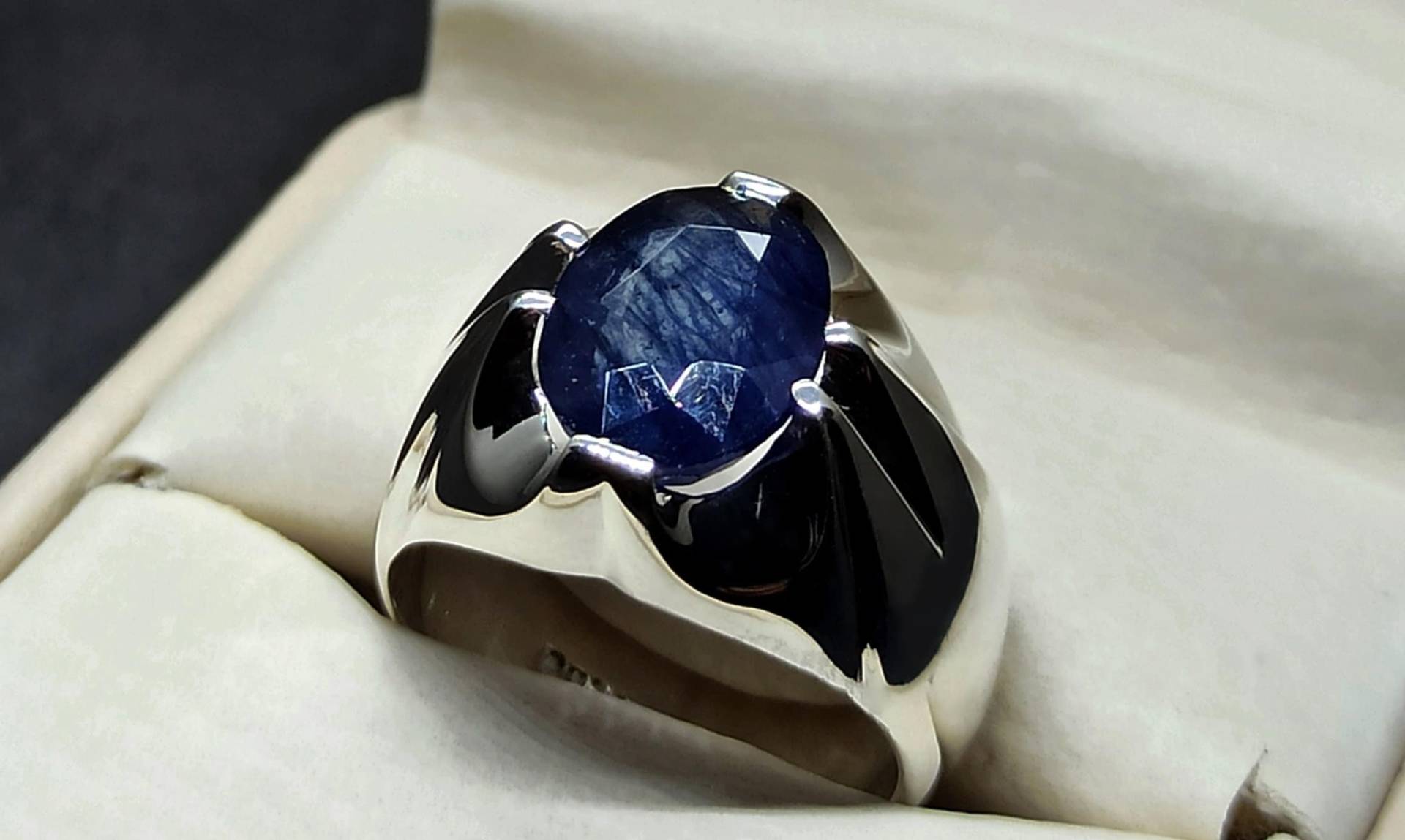 Natürlicher 6 Karat Blauer Saphir Herren Ring Sterling Silber 925 Handarbeit Royal Blau Stern Form 14K, 18K Gold von HandcraftedGemsRings