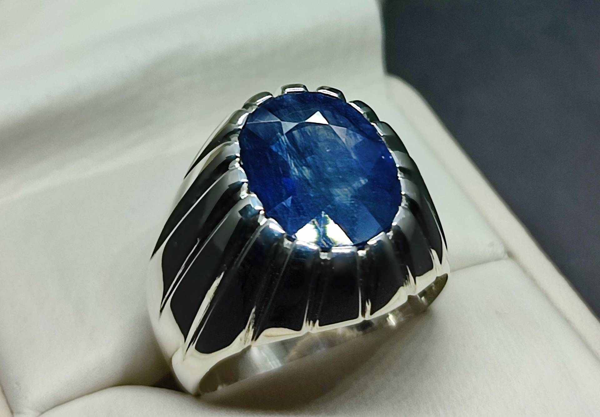 Natürlicher 9 Karat Tiefblauer Saphir Herren Sternform Ring Sterling Silber 925 Handgemachter Neelam 14K Goldring 18K von HandcraftedGemsRings