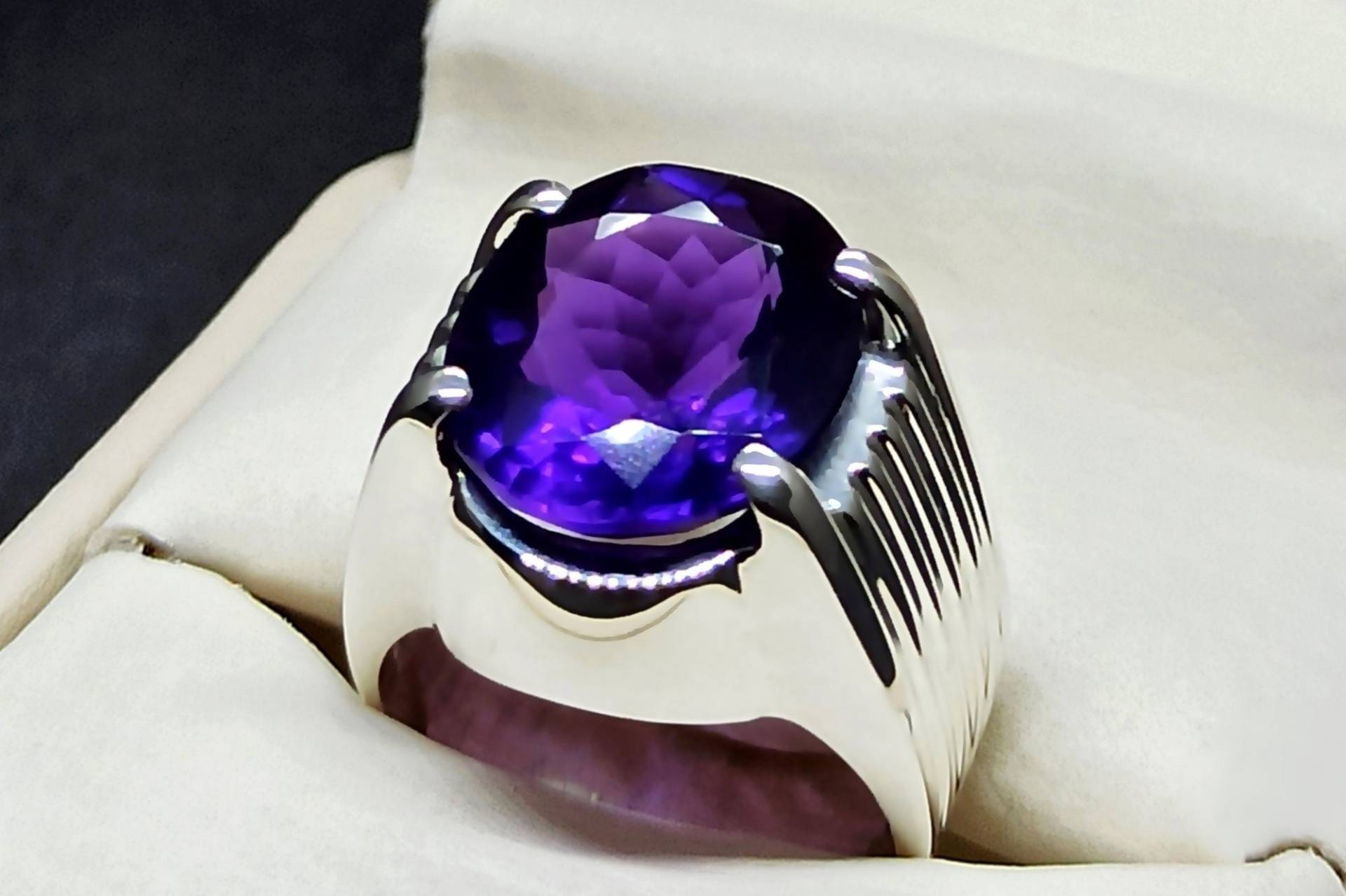 Oval Cut 13 Karat Dunkel Lila Amethyst Herren Ring Sterling Silber 925 Handgemachter 14K, 18K Gold von HandcraftedGemsRings