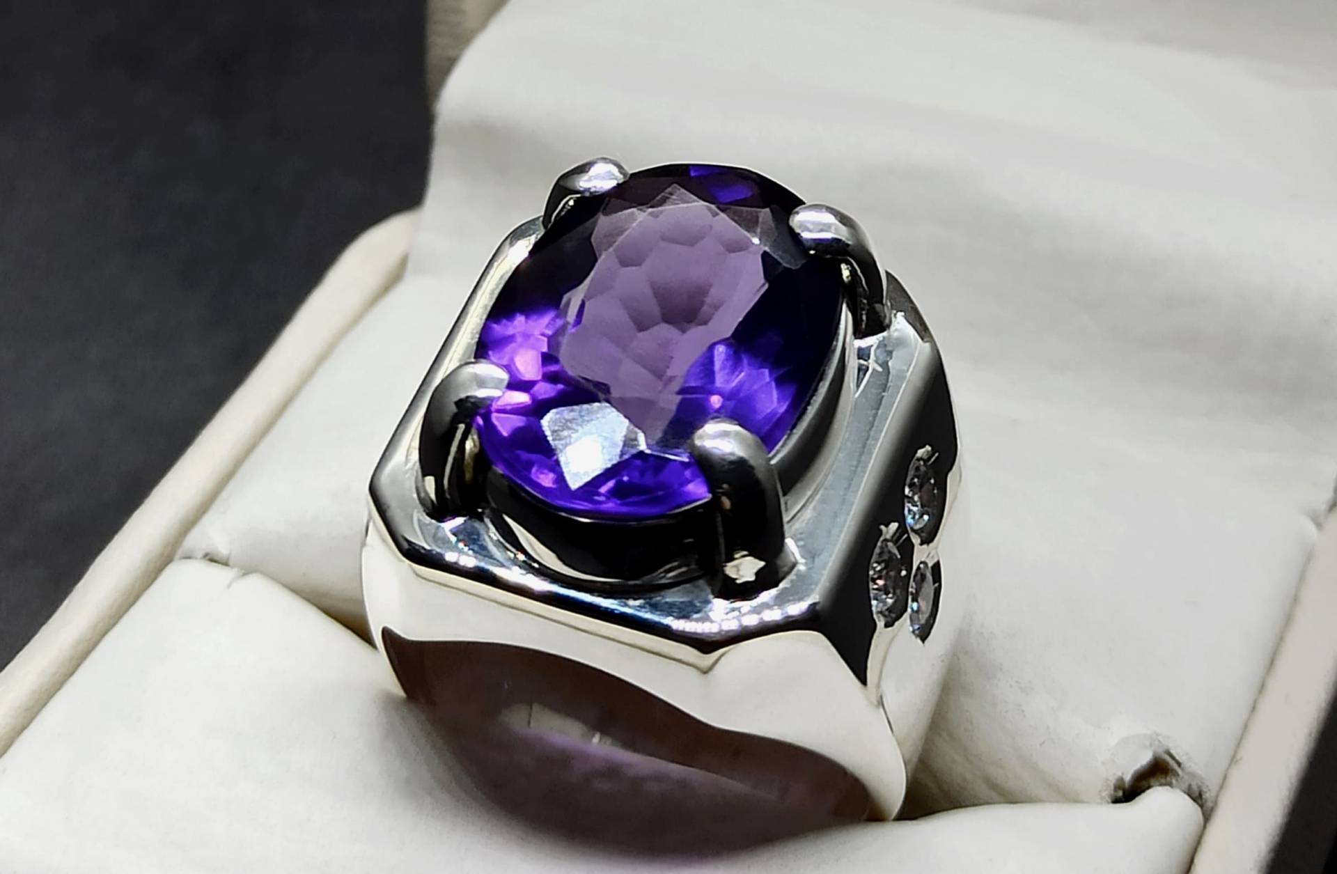 Oval Cut 15 Karat Amethyst Herren Ring Sterling Silber 925 Handgemacht Tief Lila 14K, 18K Gold Geschenk Für Ihn von HandcraftedGemsRings