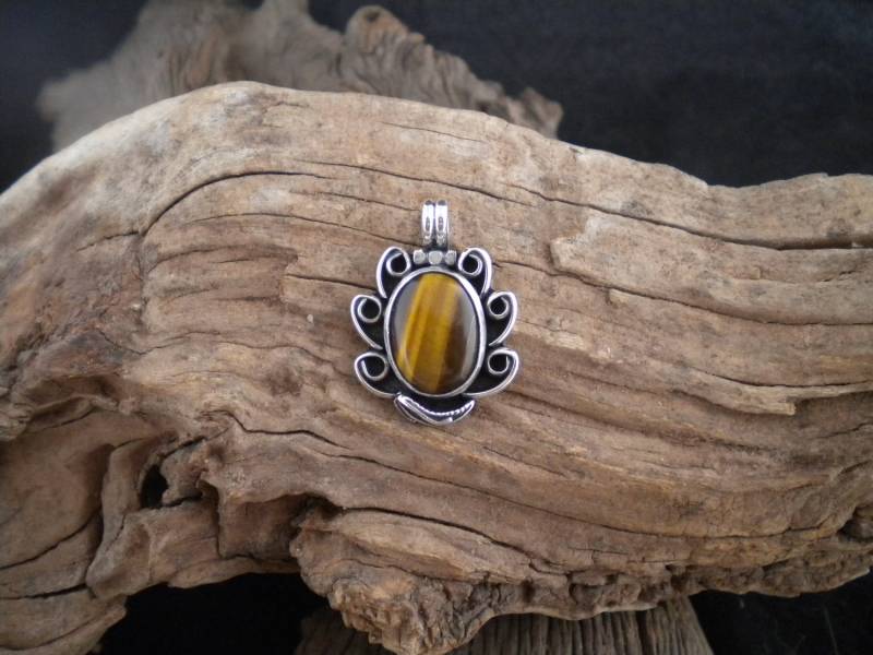 Tigerauge Anhänger Sterling Silber Handmade Handcraftedswdesigns von HandcraftedSWDesigns