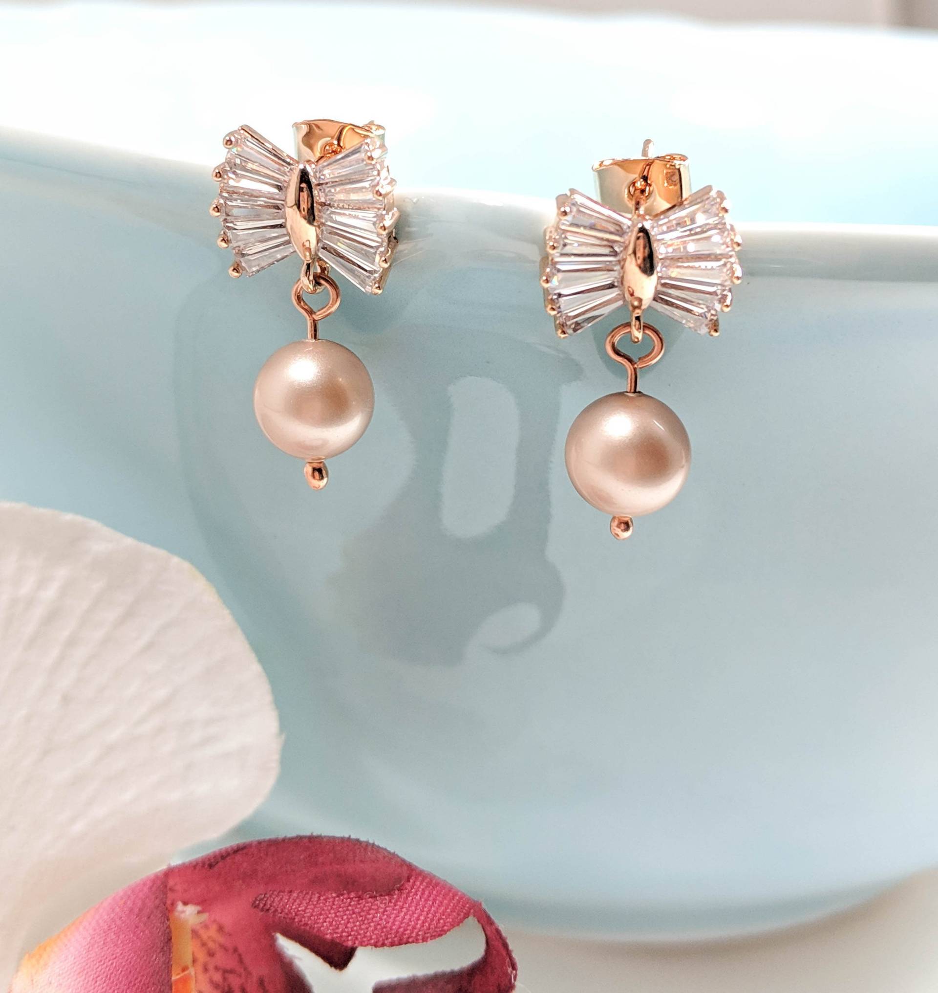 Readytoship-Rose Gold Baumschmuck Ohrringe Mit Perle Und Kubik-Zirkonia Tropfen - Cz Post Brautjungfer Geschenk Nadine Readytoship-Rose Gold Baumschmuck Ohrringe Mit Perle Und Kubik-Zirkonia Tropfen - Cz Post Brautjungfer Geschenk Nadine von HandcraftedbyTonya