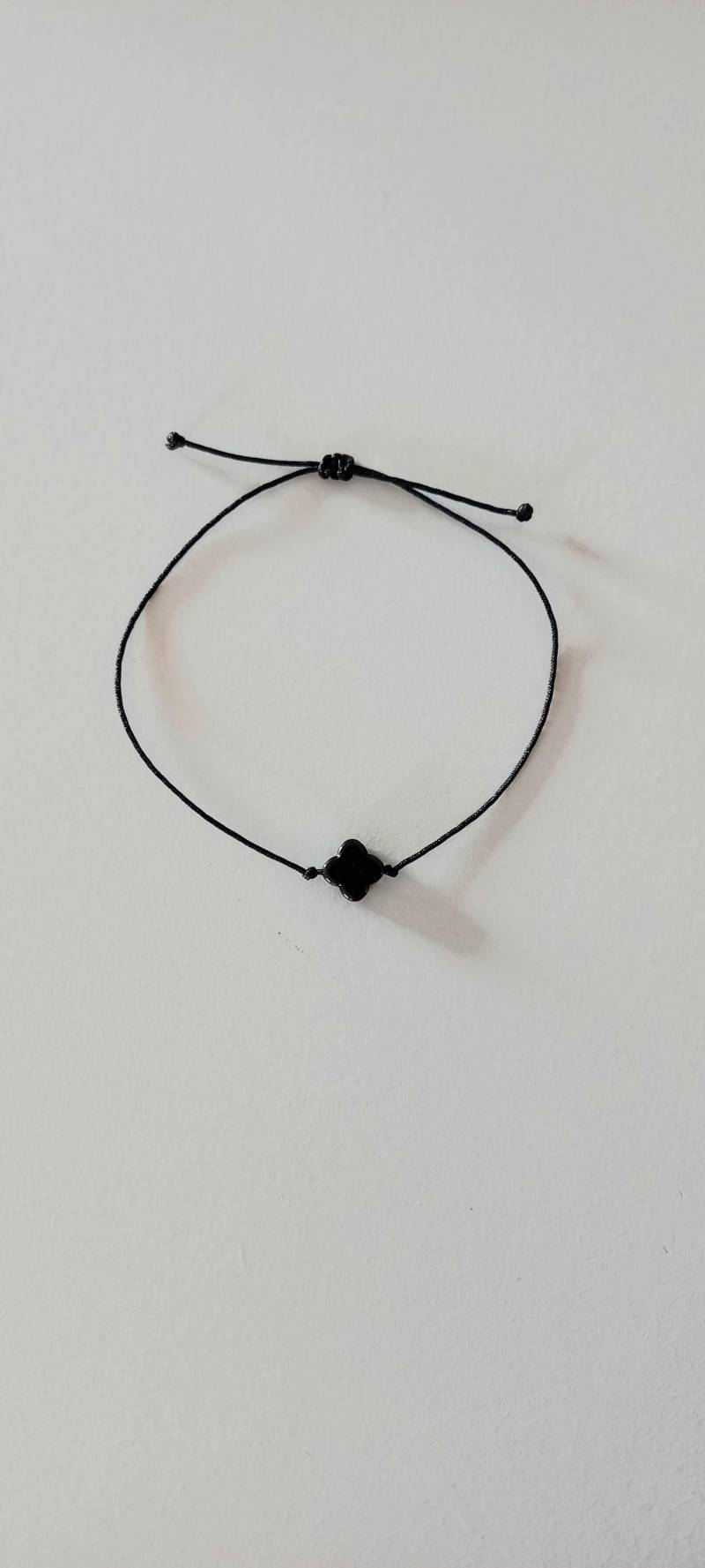 Makramee-Sommerarmband - Verstellbares Handgefertigtes Schmuckaccessoire Geschenk Für Ihre Liebe Freundschaftsarmband Boho Vierblättriges Makramee-Sommerarmband - Verstellbares Handgefertigtes Schmuckaccessoire Geschenk Für Ihre Liebe Freundschaftsarmband Boho Vierblättriges von HandemadebyIma