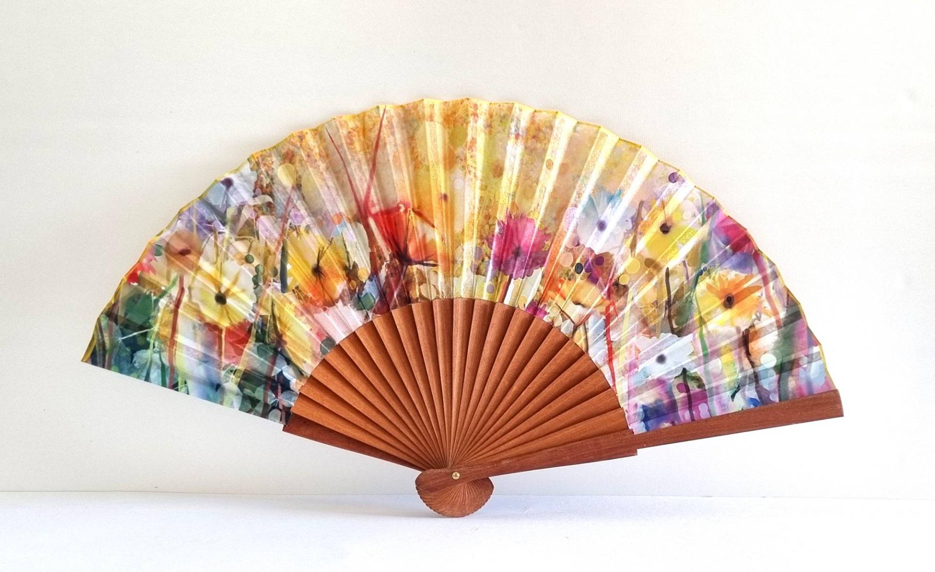 Handgefertigter Holzfächer Mit Sommerlichem Blumenmuster - Pastellfarbenes Accessoire Für Heiße Tage Handgefertigter Holzfächer Mit Sommerlichem Blumenmuster - Pastellfarbenes Accessoire Für Heiße Tage von HandfaecherCanela