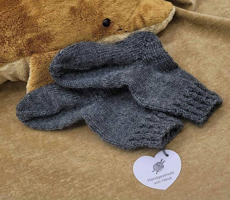Handgestrickte Kindersocken Größe 24/25 von HandgemachtVonHeidi