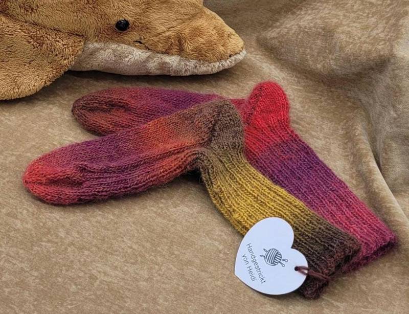 Handgestrickte Kindersocken Größe 30/31 von HandgemachtVonHeidi