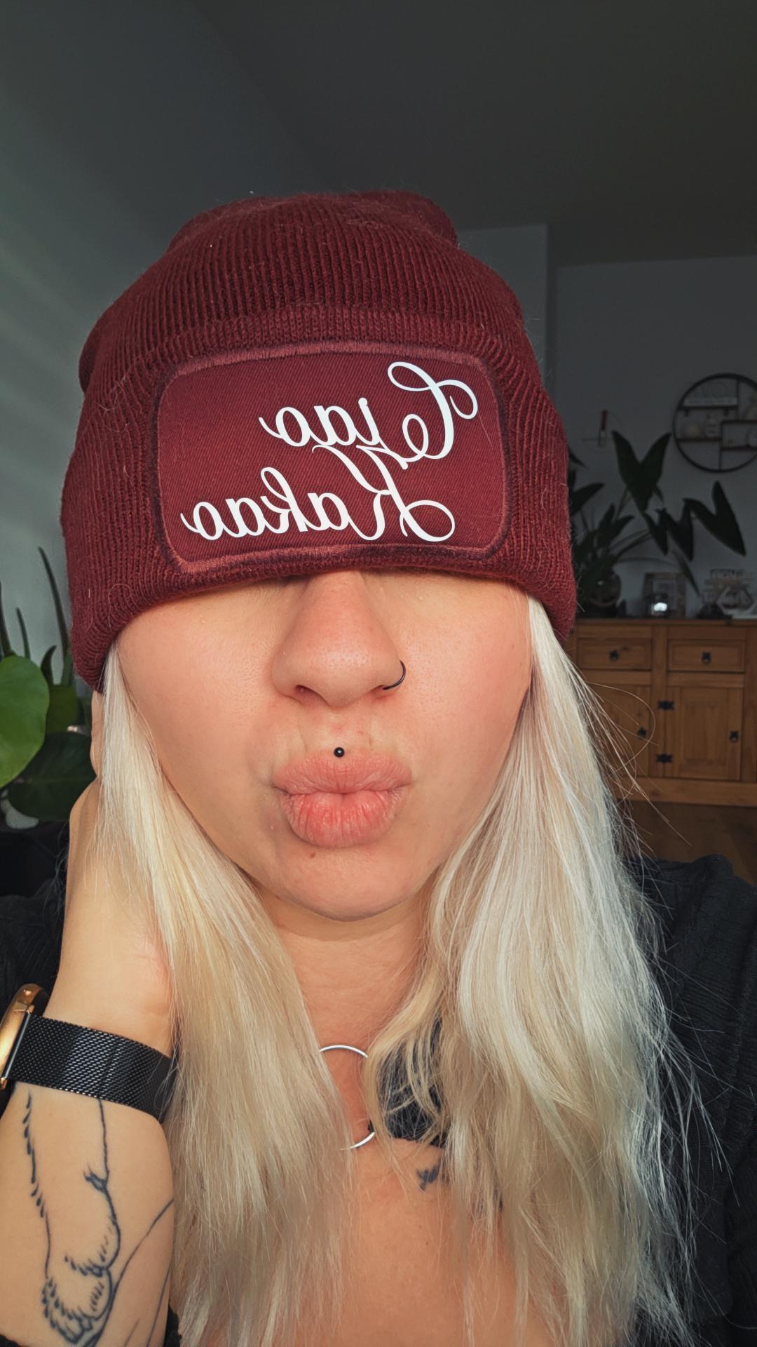 Beanie „Ciao Kakao" | Lustige Mütze Aus Doppelstrick Wintermütze Für Damen & Herren Geschenkidee Mit Spruch Handgemacht von HandgemachtbySaskia