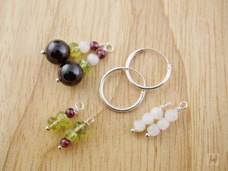 Granat Peridot Mondstein Sterling Silber Hoop Mismatch Ohrringe Set Granat Peridot Mondstein Sterling Silber Hoop Mismatch Ohrringe Set von HandiMonsoon