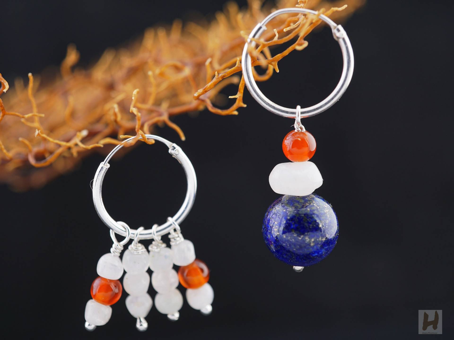 Mismatch Sterling Silber Creolen Lapis Lazuli, Mondstein, Karneol Mismatch Sterling Silber Creolen Lapis Lazuli, Mondstein, Karneol von HandiMonsoon