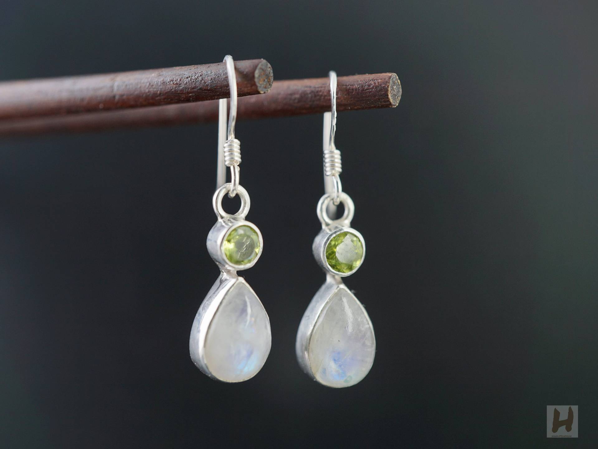 Regenbogen Mondstein Peridot Sterling Silber Ohrringe Juni August Geburtsstein Regenbogen Mondstein Peridot Sterling Silber Ohrringe Juni August Geburtsstein von HandiMonsoon