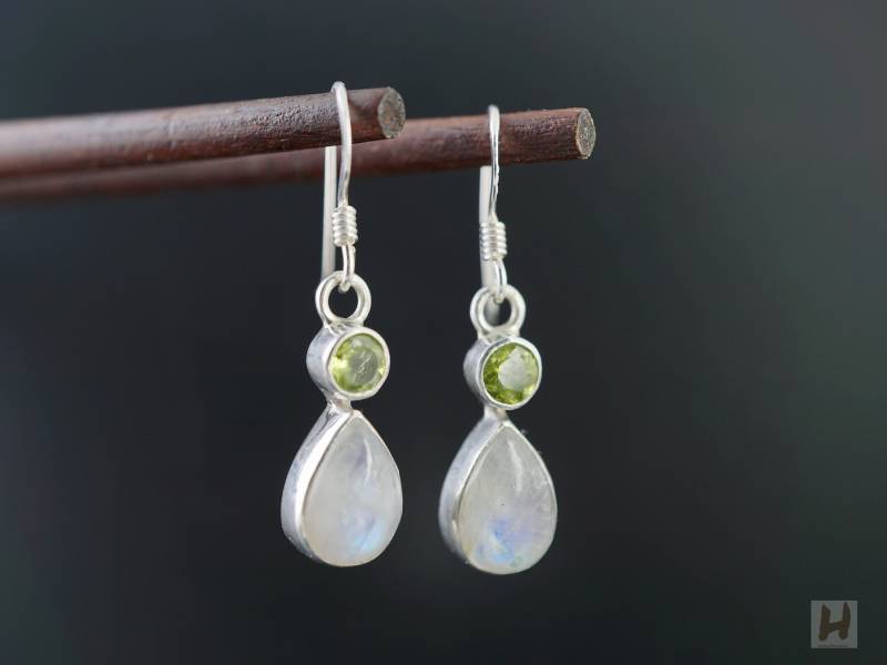 Regenbogen Mondstein Peridot Sterling Silber Ohrringe Juni August Geburtsstein Regenbogen Mondstein Peridot Sterling Silber Ohrringe Juni August Geburtsstein von HandiMonsoon