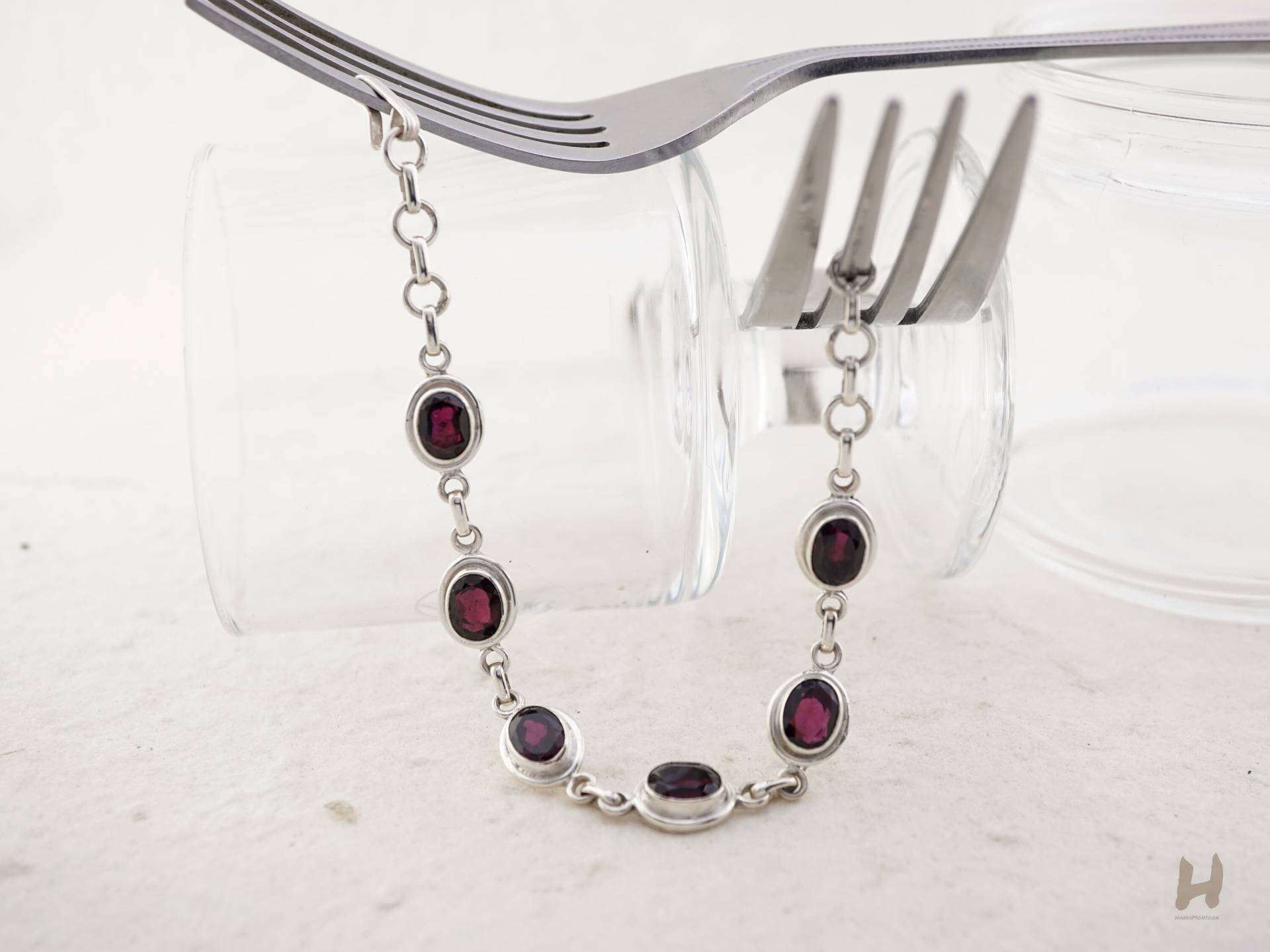 Roter Granat Sterling Silber Armband Oval Facettierter Januar Geburtsstein Roter Granat Sterling Silber Armband Oval Facettierter Januar Geburtsstein von HandiMonsoon