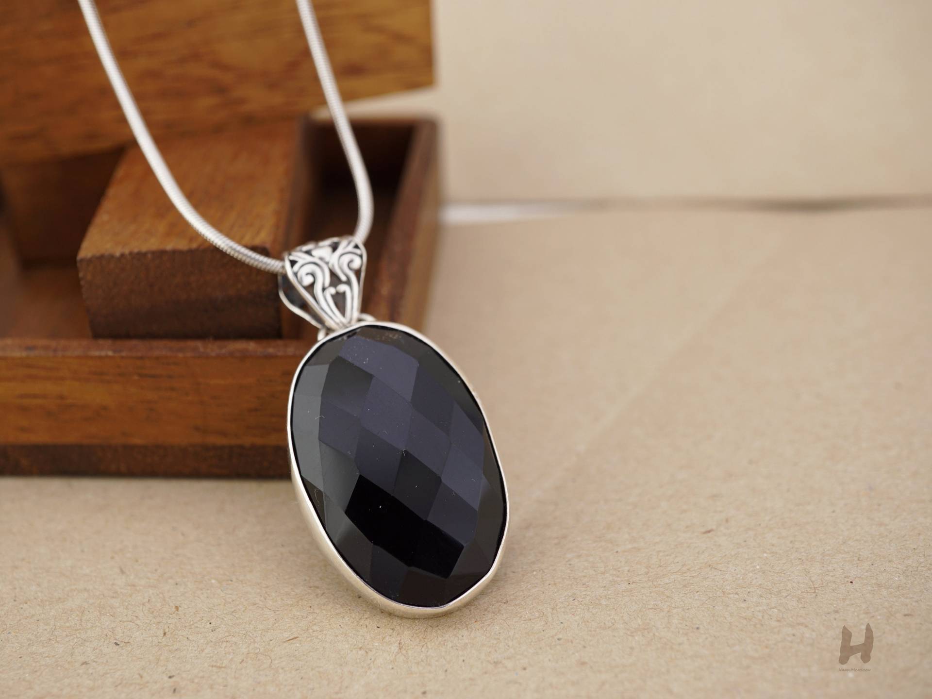 Schwarzer Onyx Sterlingsilber Anhänger Oval Facettierter Edelstein Schwarzer Onyx Sterlingsilber Anhänger Oval Facettierter Edelstein von HandiMonsoon