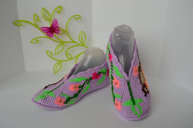 Fliederfarbene Hausschuhe Handgestrickt Rutschfeste Wollhausschuhe 38-39 von HandicraftsLithuania