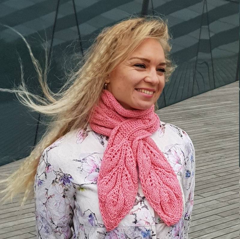 Handgefertigter Rosa Strick-Wollschal Weicher Winter-Halswärmer von HandicraftsLithuania