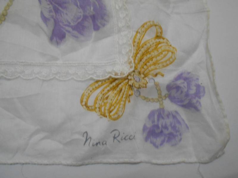 Jahrgang Nina Ricci Taschentuch, Nina Ricci Blume Exklusive H222 Jahrgang Nina Ricci Taschentuch, Nina Ricci Blume Exklusive H222 von HandkerchiefmasteR