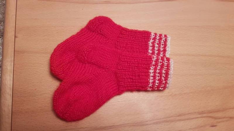 Babysocken Handgestrickt Rot von Handkram