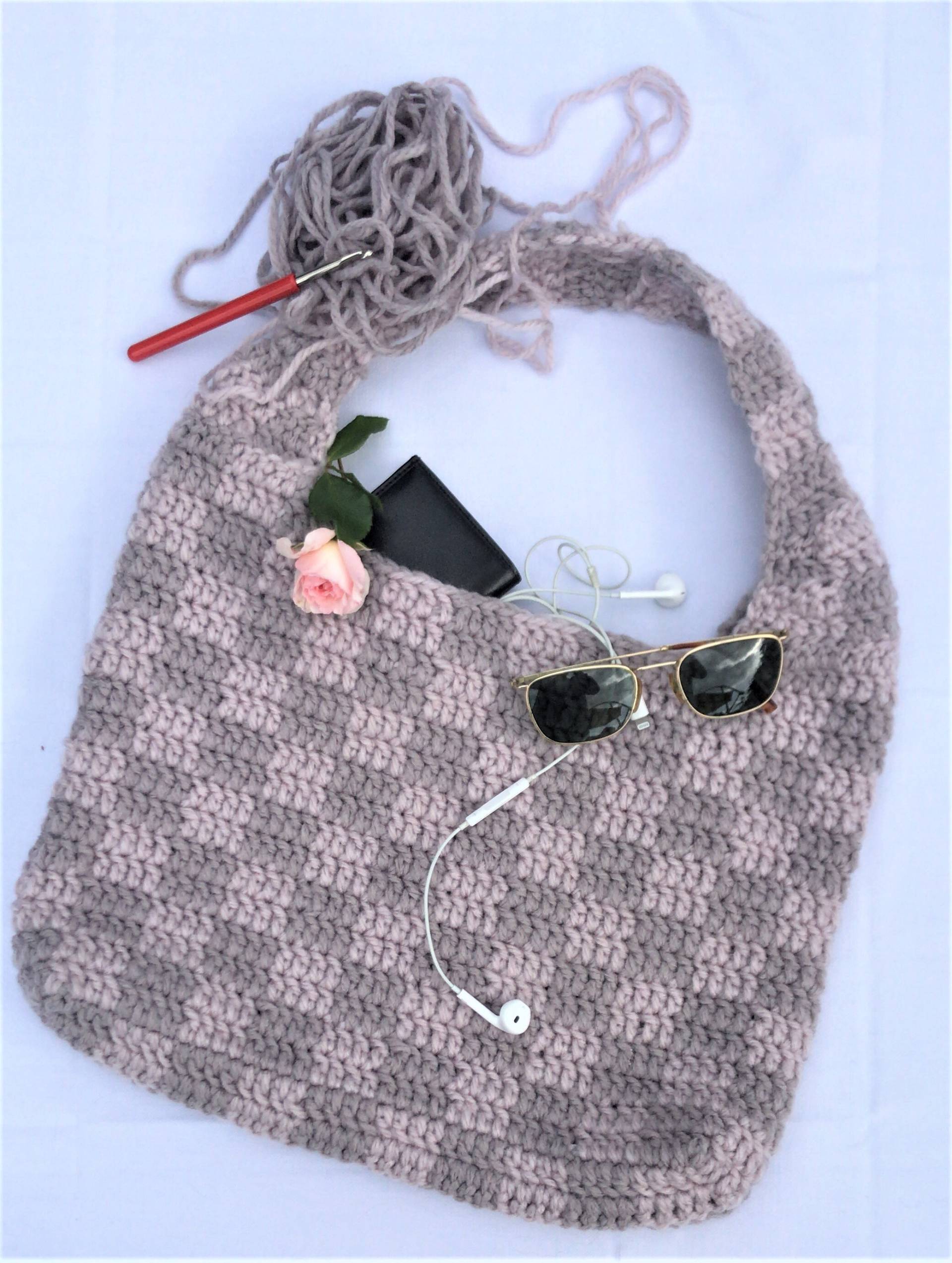 Häkeltasche, Umhängetasche, Schultertasche, Crochet Bag, Caro, Schachbrett, Chequer Board, Rosé, Grau, Selfmade, Handarbeit, Festival von HandlewithloveDE