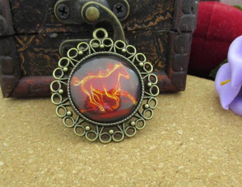 25 Mm | 1 Zoll Fertige Lünette Mit Foto Glas Cabochon Angebracht, Feuer Pferd-B3011 von Handlry