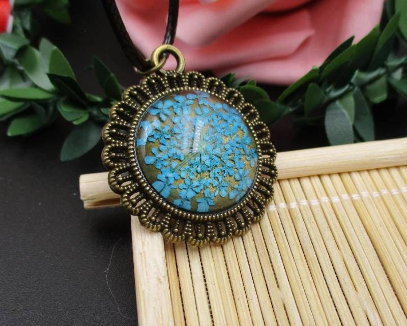 Elegante Blaue Getrocknete Blume Lünette Halskette-Bt056 von Handlry