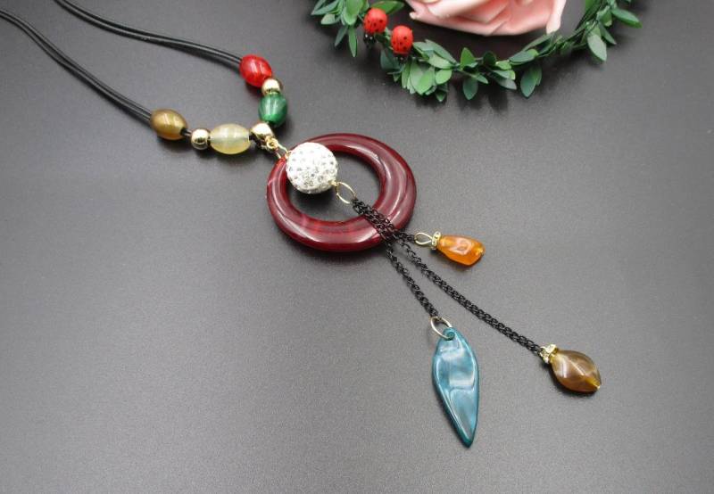 Handgemachte Weinrote Pullover Kette von Handlry