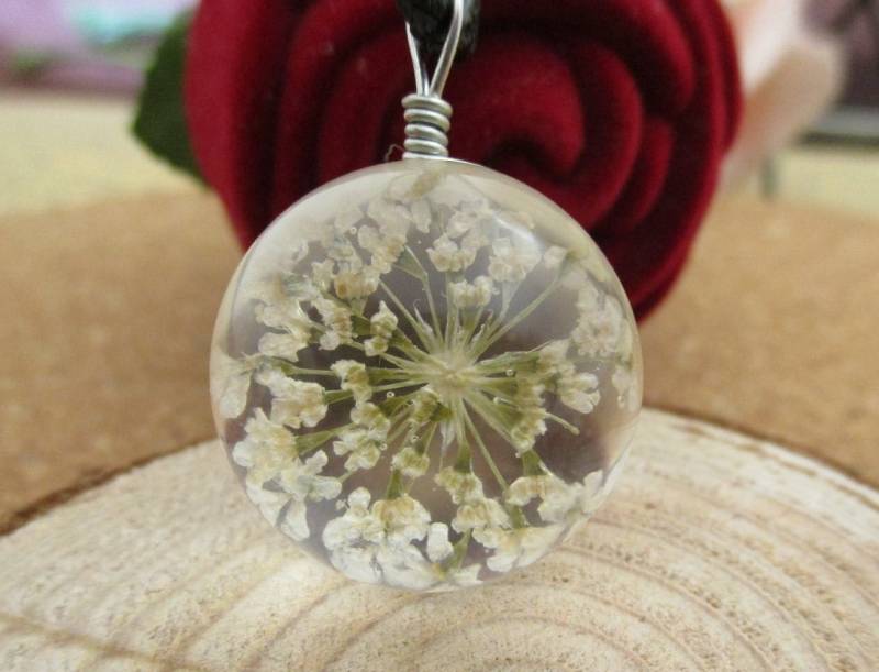 Weiße Spitze Blumen Glas Anhänger, Glaskugel Anhänger Halskette, Kugel Durchmesser 20mm-Bt036 von Handlry