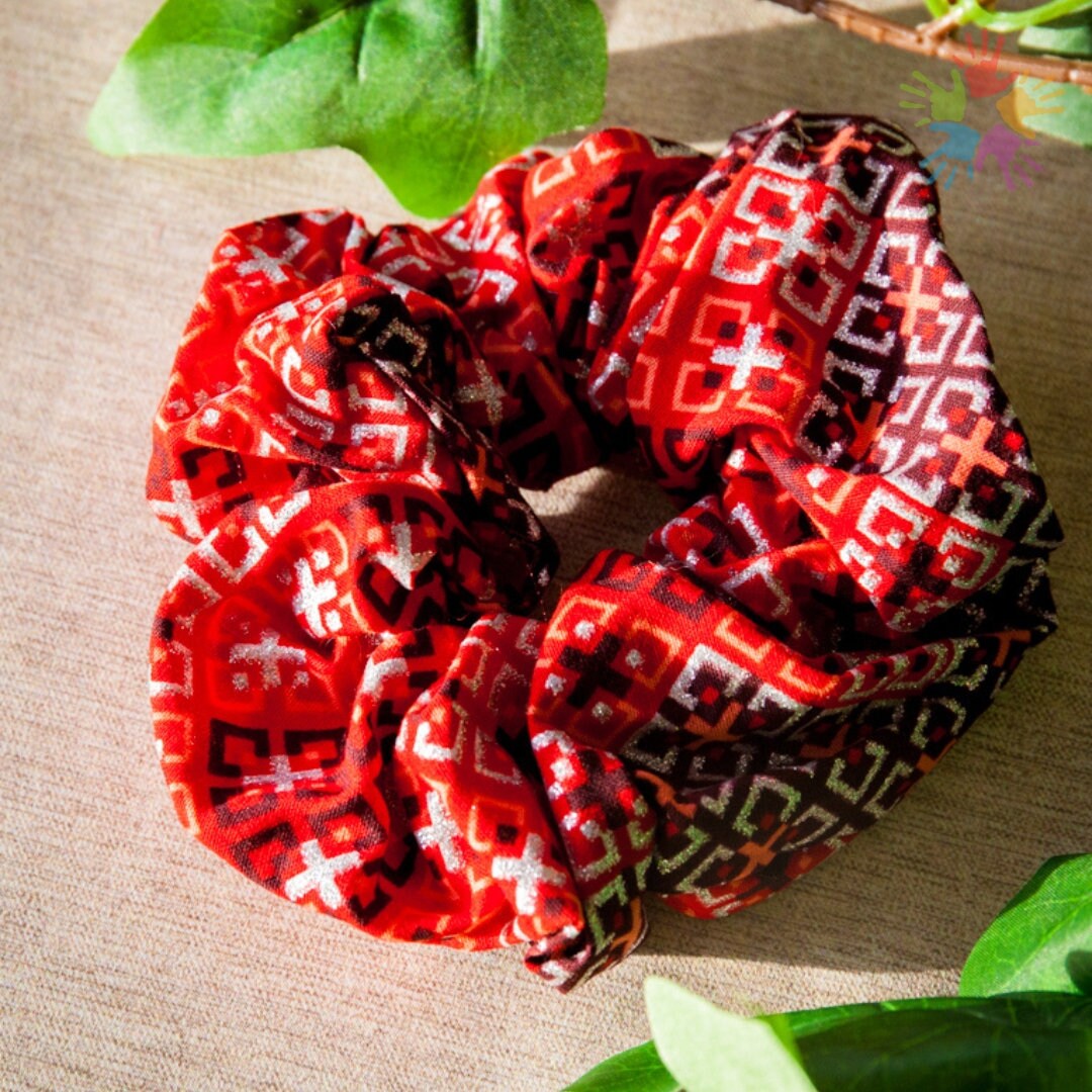 Elegant Handmade Kitenge Fabric Scrunchie, Red L Size, Pattern Unique Elegant Handmade Kitenge Fabric Scrunchie, Red L Size, Pattern Unique von HandlyStudioStore