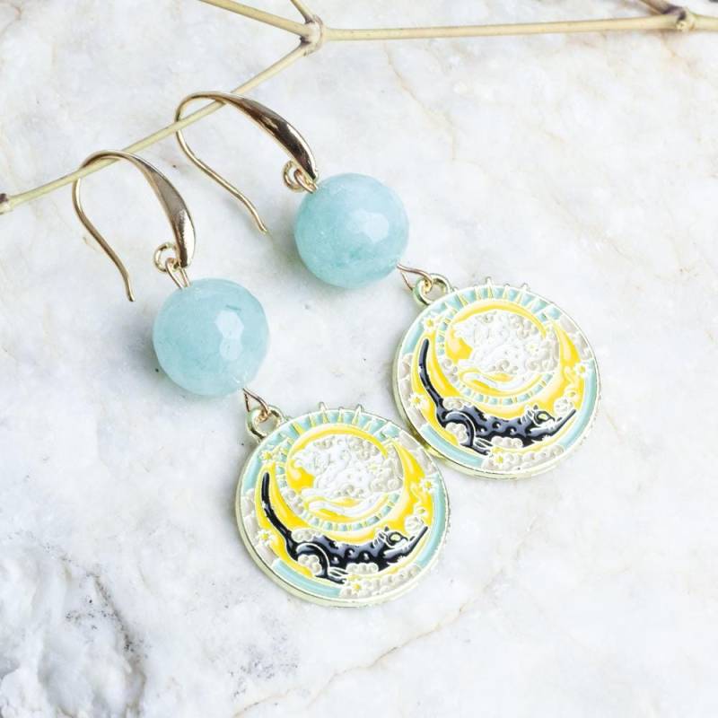 Handmade Agate Cat Earrings, Beautiful Black & White Art Nouveau Two Cats Jewelry, Enamel von HandlyStudioStore