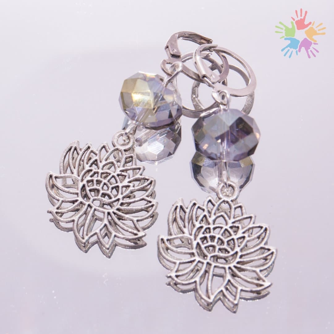 Handmade Crystal Earrings, Beautiful Elegant Lotus Earrings von HandlyStudioStore